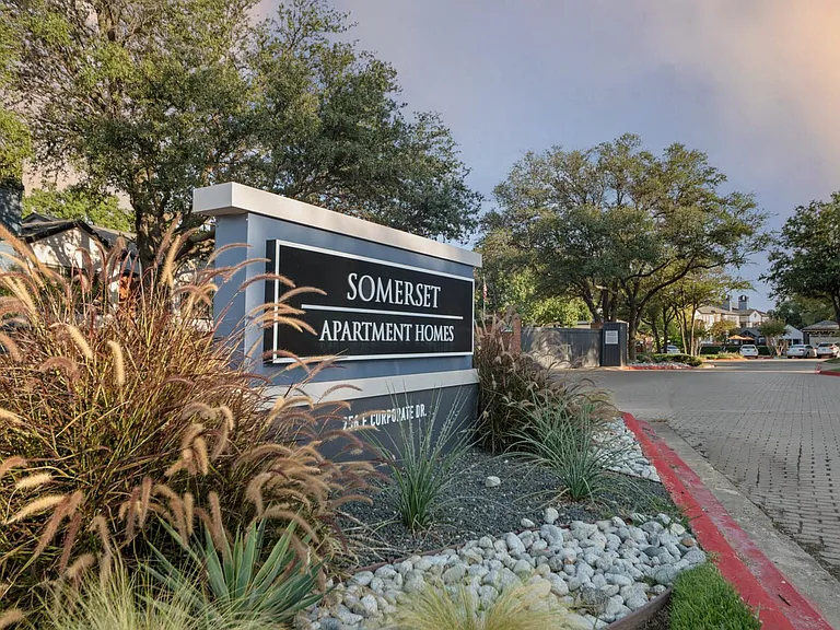 Somerset Apartments — Photo 15