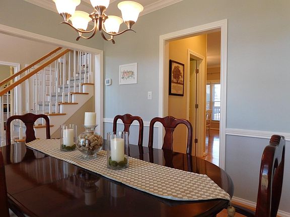 4th image of 696 Emmett Creek Ln