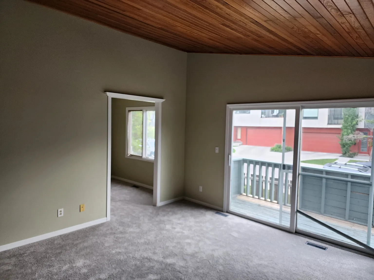 2 Bedroom in Bankview. — Photo 2