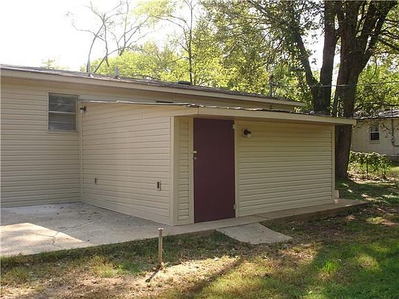 3rd image of 192 Richardson St