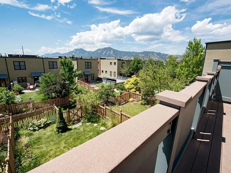 Deck off master bedroom, flatiron views!