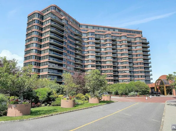100 Carlyle Dr #7GN, Cliffside Park, NJ 07010