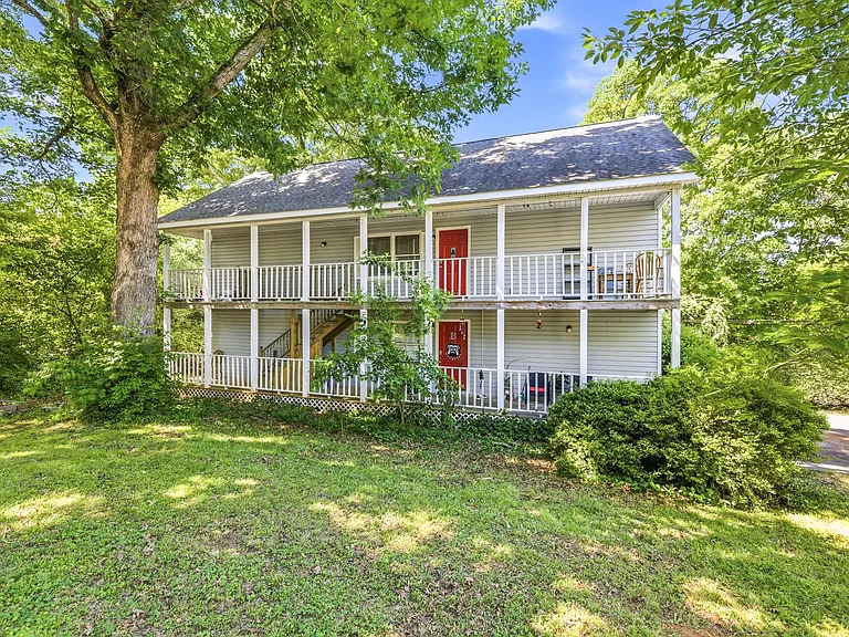 205 Pineview Dr #A — Photo 1