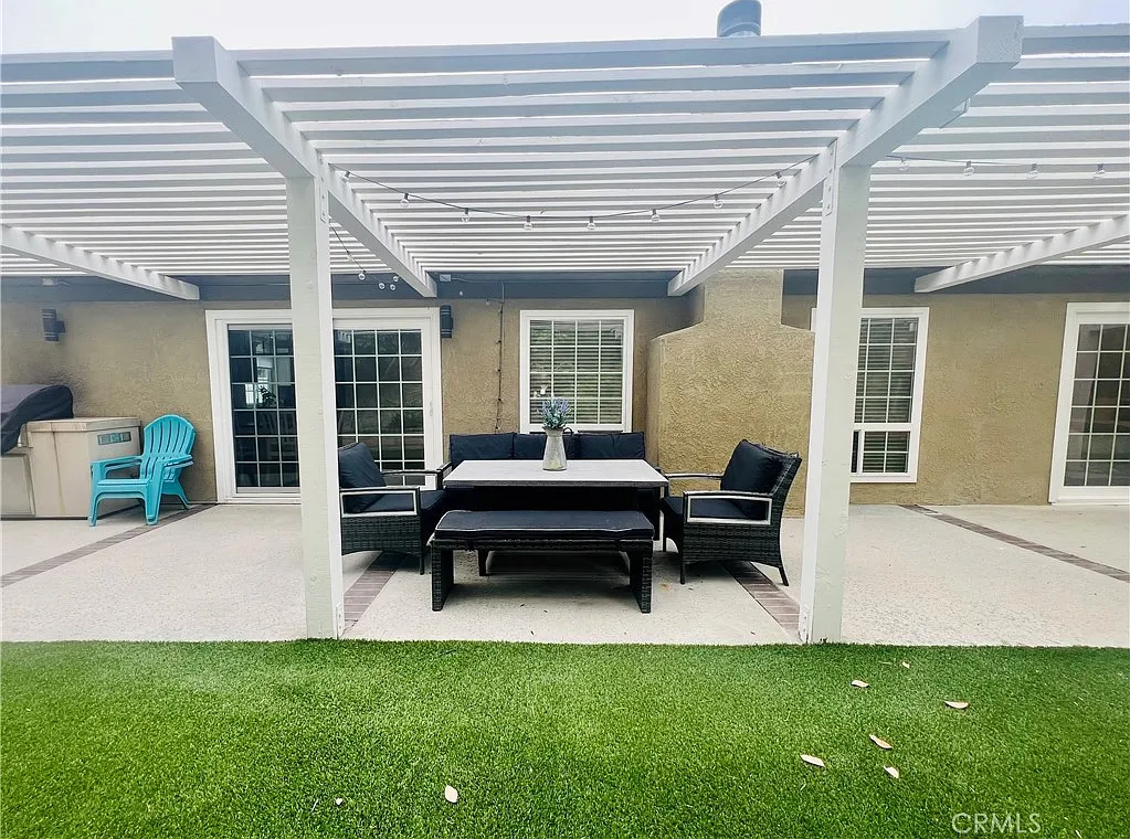 4 bed, 1956 sqft, $6,295 — Photo 3