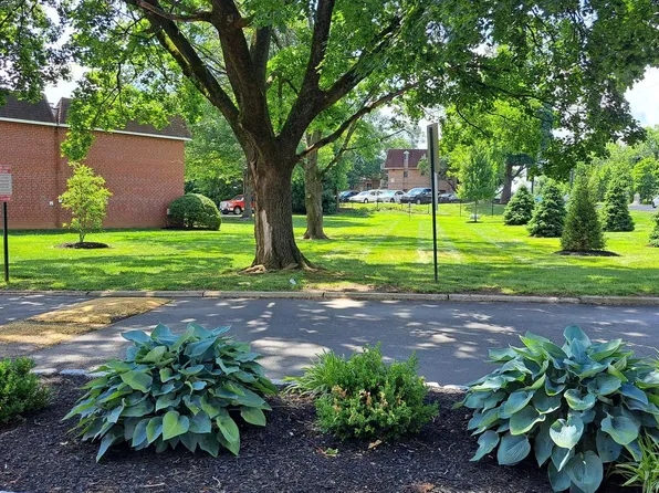 205 Saratoga Ct, Warminster, PA 18974