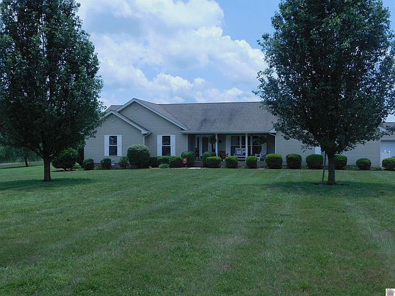 3rd image of 33 Bryant Adam Ct