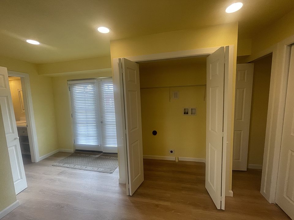 1st image of 316 F St SE Unit B
