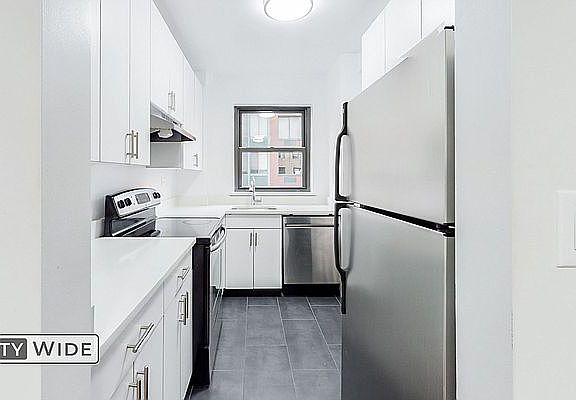 4th image of 219 E 69th St APT 10A