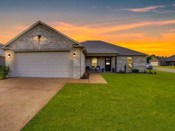 29 Jackson Creek Dr, Jackson, TN 38305