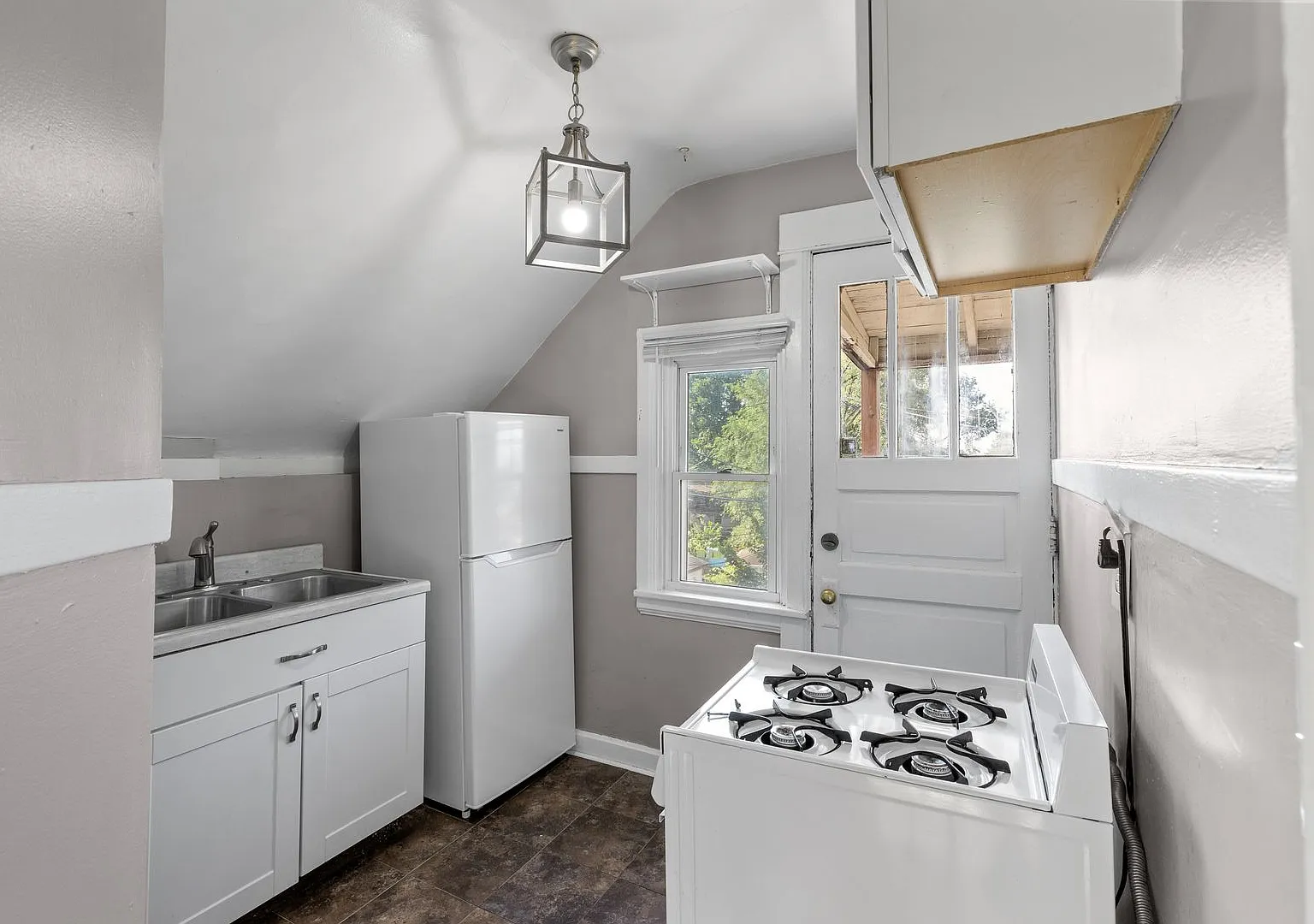 Charming 1 BR Upper Duplex in Heart of Northeast Minneapolis — Photo 2