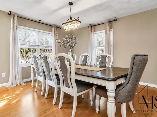 17 Scotland Heights Rd, Haverhill, MA 01832