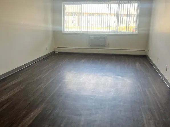 931 Old Marion Rd NE #208, Cedar Rapids, IA 52402