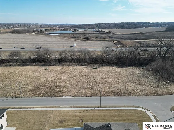 1103 Patricia Dr, Papillion, NE 68046