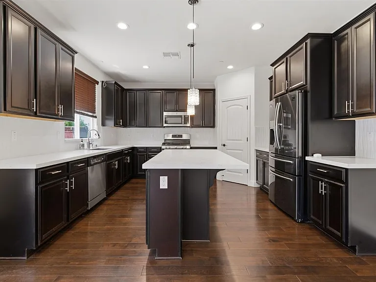 510 E Albertina Ave — Photo 27
