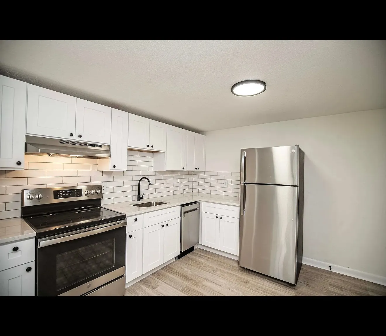 2 bed, 1.0 bath, 850 sqft, $2,100 — Photo 2