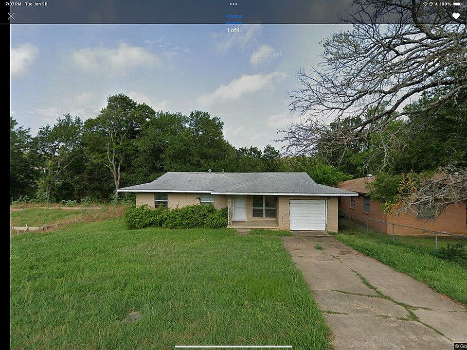1st image of 15 Geraldine Ln