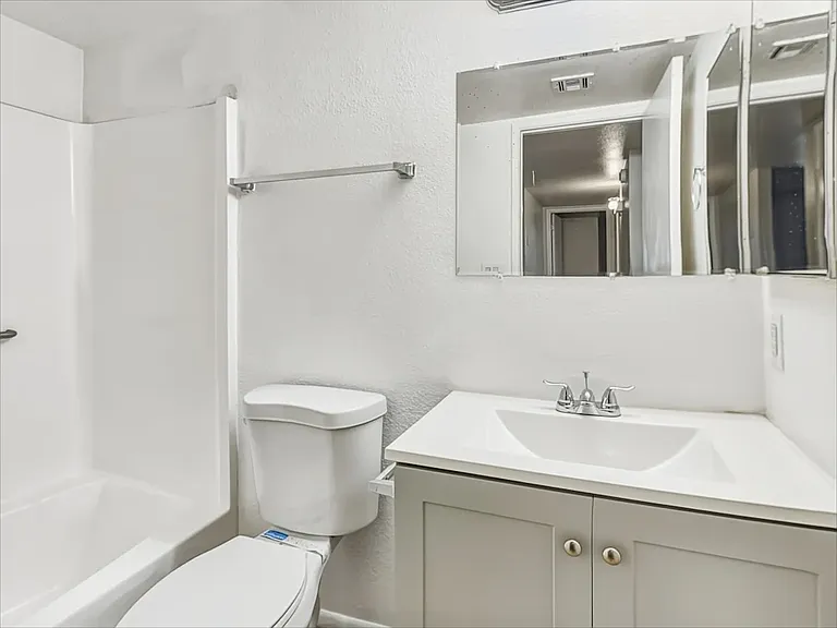 5921 W Hubbell St — Photo 13
