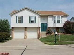 4032 Cambridge Crossing Dr, Saint Charles, MO 63304