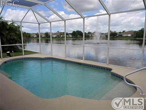 Lakeside Pool Views With Fountain!