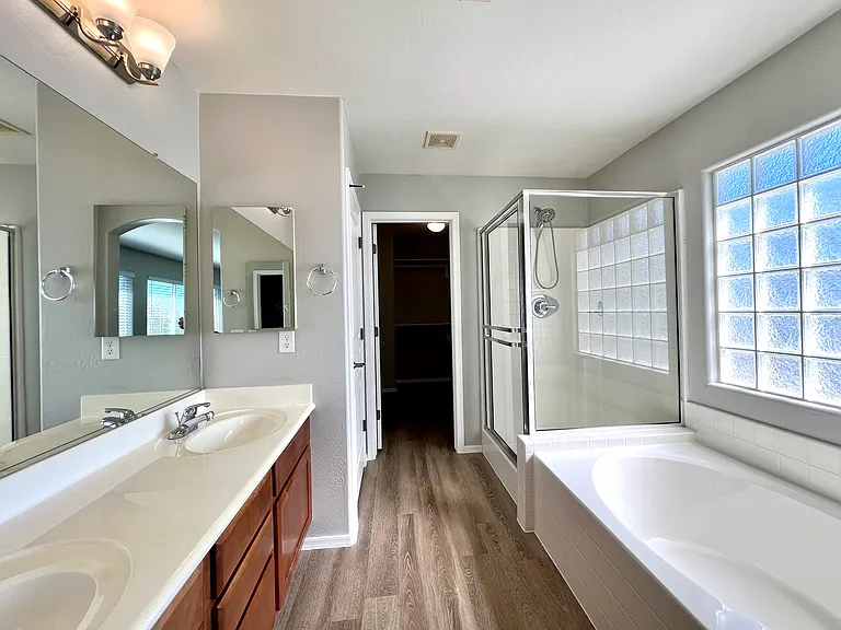 11613 W Jackson St — Photo 10