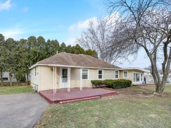 1812 River Terrace Dr, Johnsburg, IL 60051