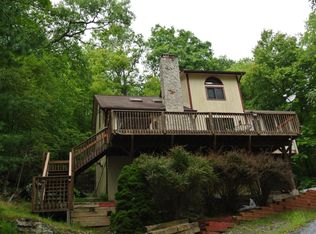 203 Clifton Dr, Bushkill, PA 18324