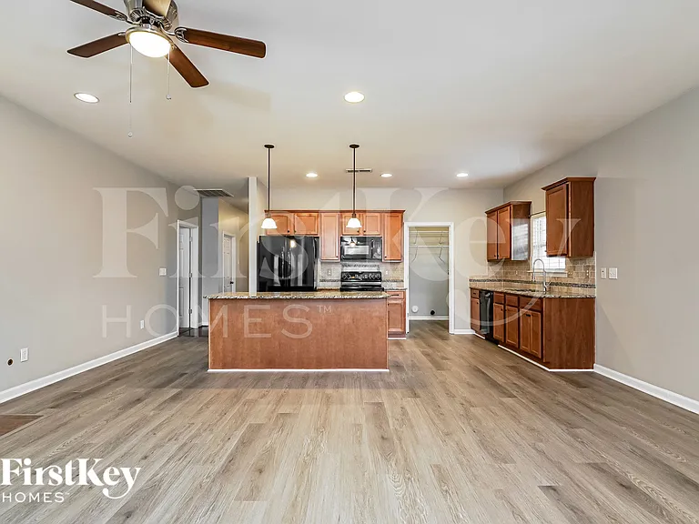 1092 Fairbank Ln — Photo 6
