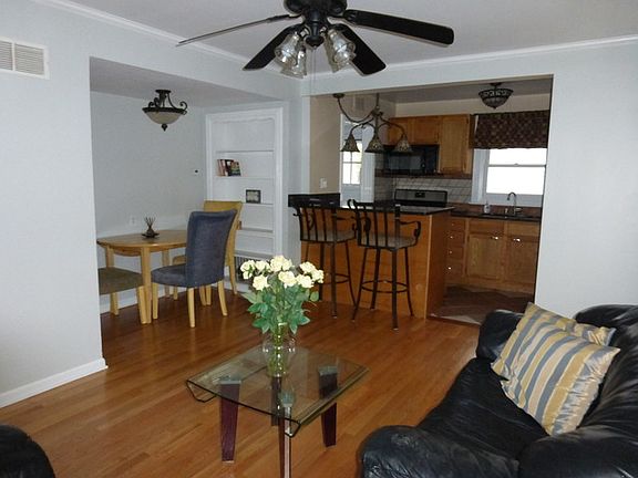 5th image of 1840 White St