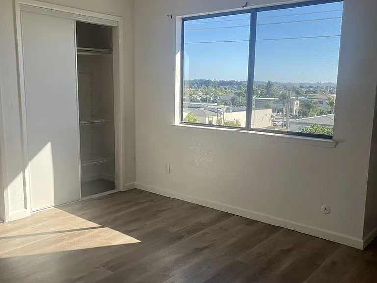 1625 Ramona Ave — Photo 6