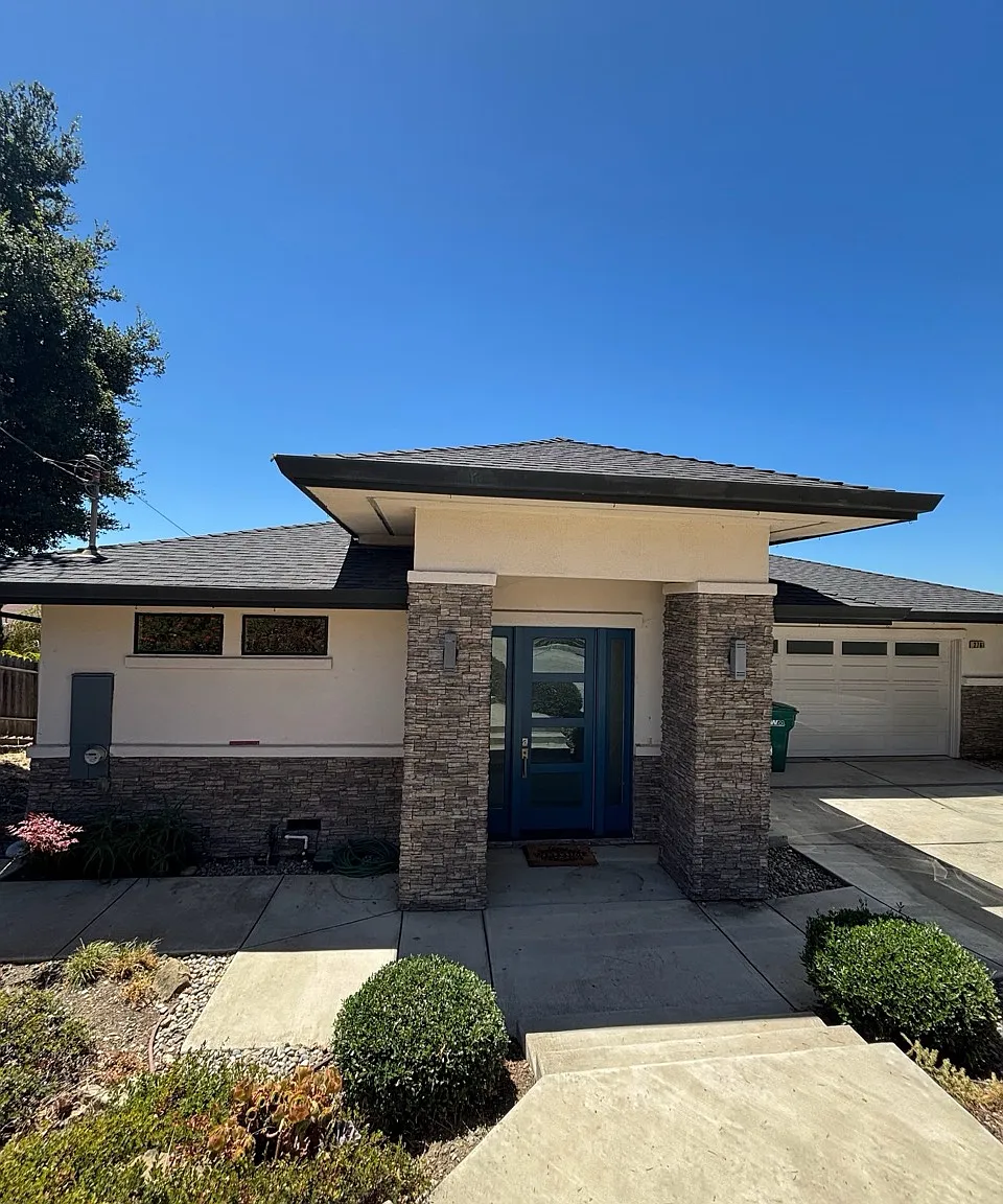 4 bed, 2.5 bath, 2100 sqft, $4,900 — Photo 2