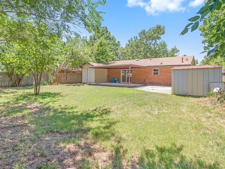 1037 Mobile Cir — Photo 21