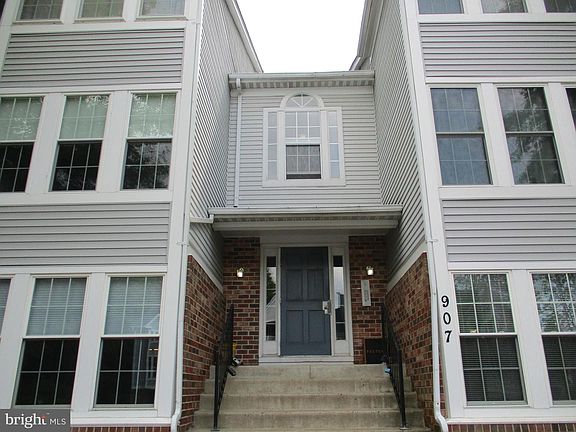 2nd image of 907 Woodbridge Ct Unit 907E
