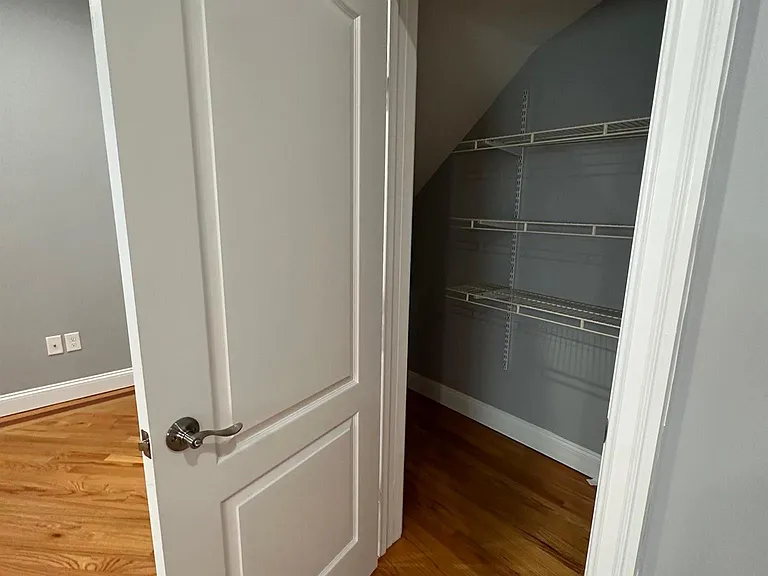 390 Somerville Ave — Photo 3