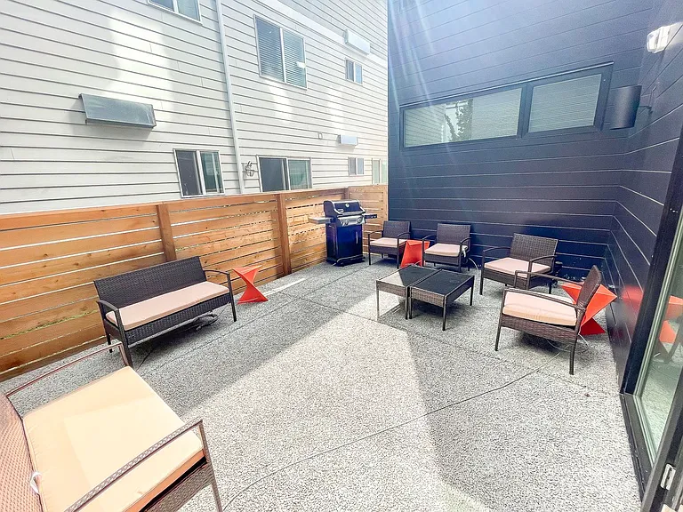 University Flats Apartments — Photo 42