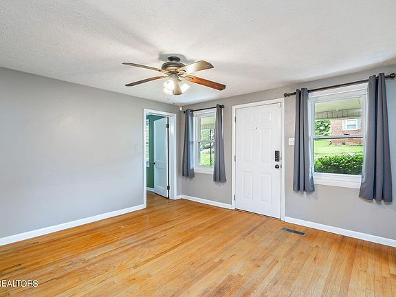 5th image of 2526 Fenwood Dr