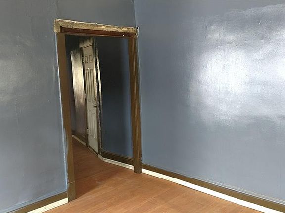 5th image of 1387 E 43rd St