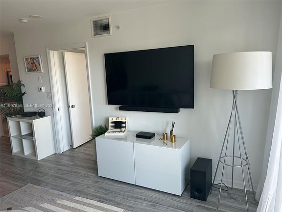 5th image of 90 Alton Rd APT 607
