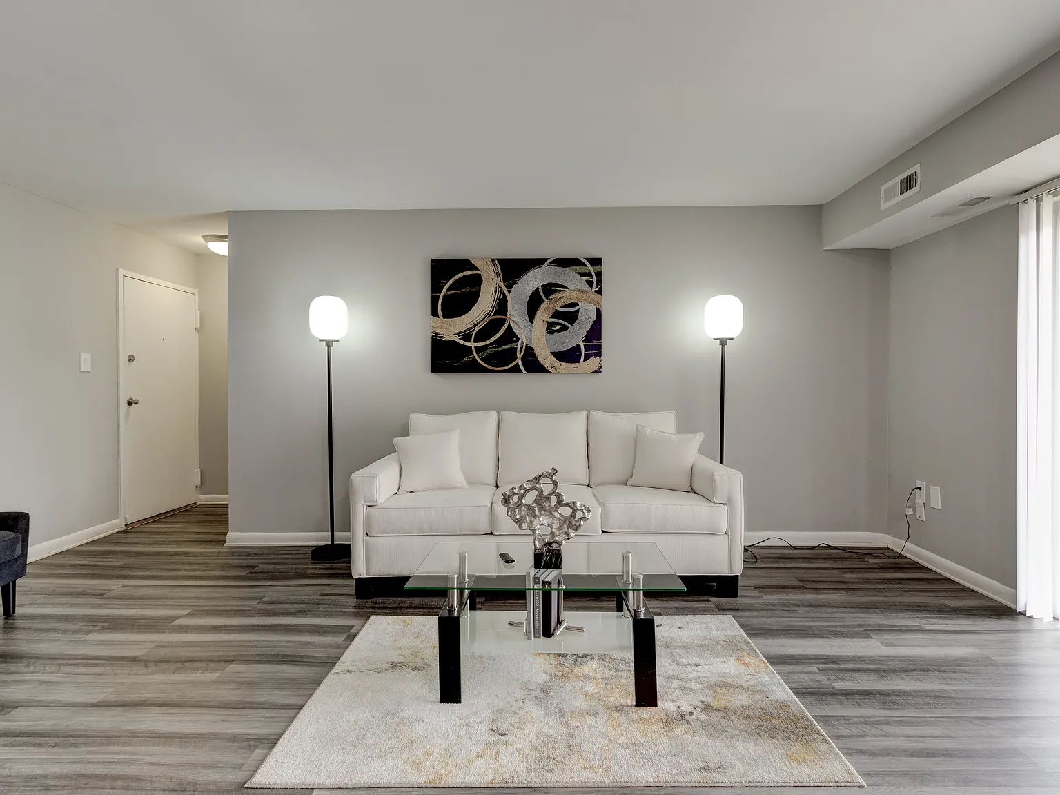 Admiral Place Apartments — Photo 3