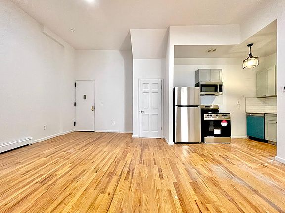 4th image of 206 Irving Ave APT 1R
