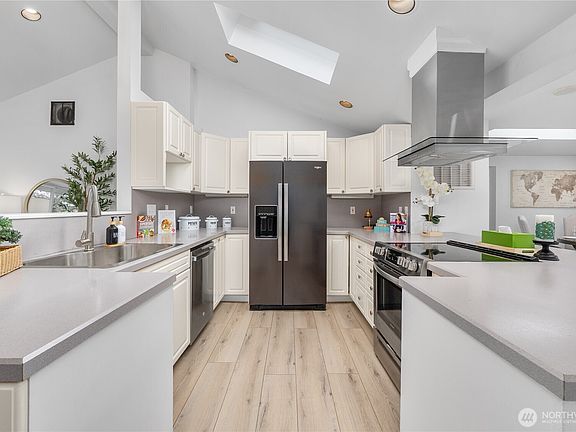 5th image of 691 Redmond Avenue NE