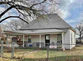 612 N Walnut Ave, Cache, OK 73527