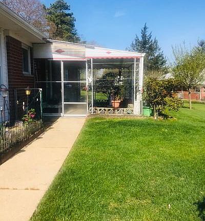 4th image of 504 Lilac Ln #B