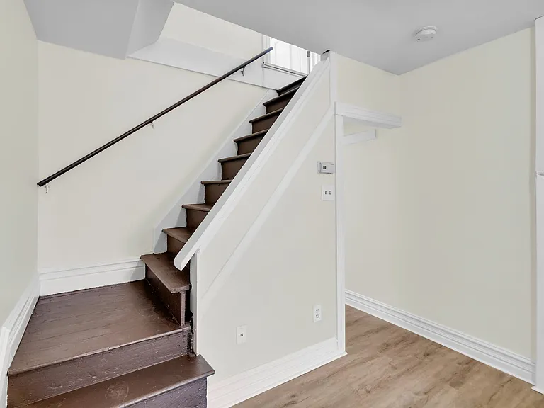 212 Peach St — Photo 12