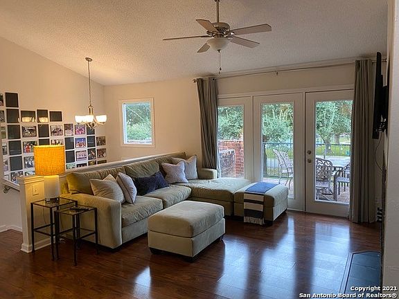 4th image of 547 Woodlake Dr #12