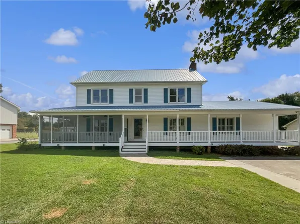 7001 Oakridge Dr, Lexington, NC 27295