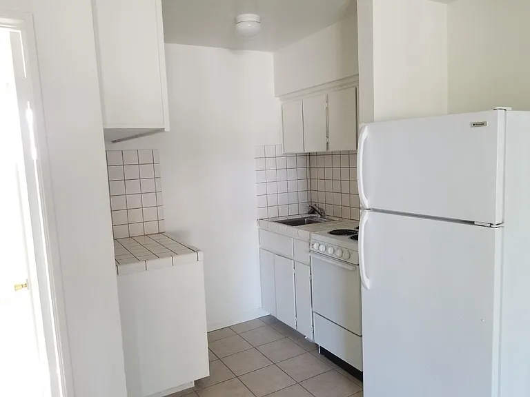858 E Carmen Ave #H — Photo 7