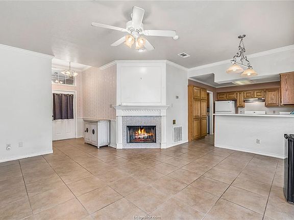 3rd image of 1117 Bayou Woods Dr