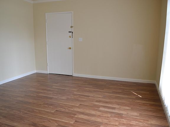 3rd image of 295 S Hudson Ave APT 2