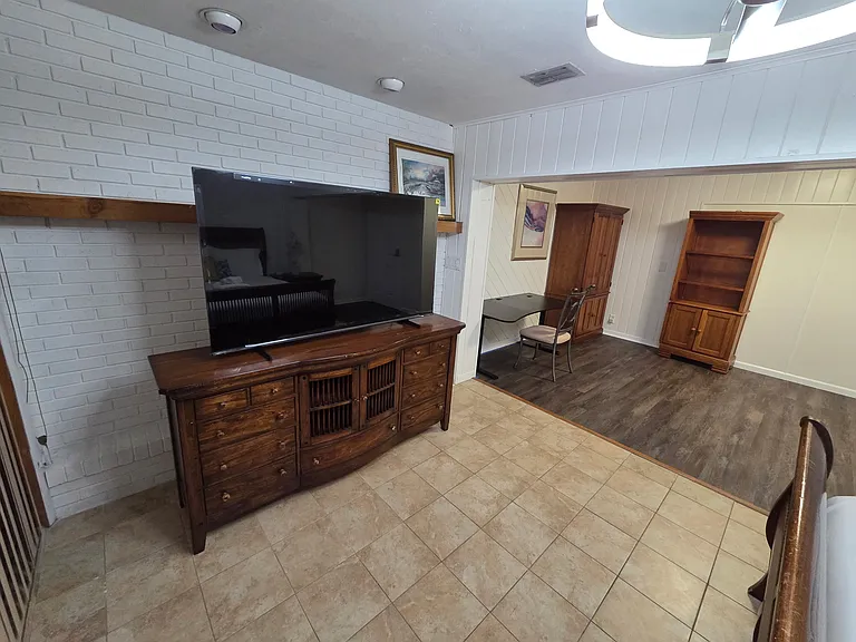 1215 S Keene Rd — Photo 19