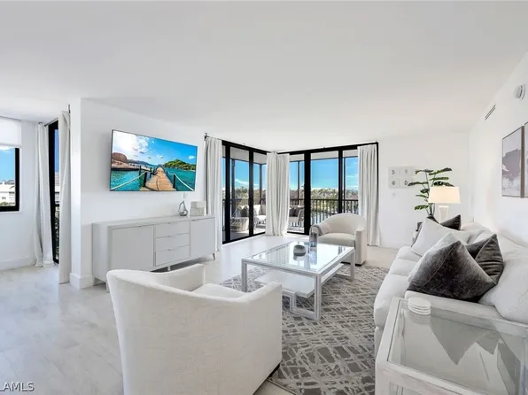 10482 Gulf Shore Dr, Naples, FL